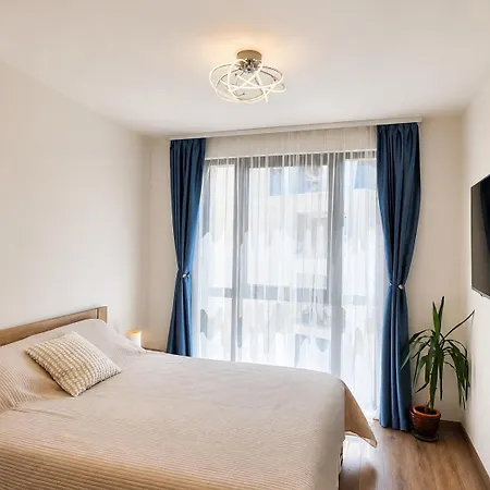 Апартаменти Azur Luxury - Private Garage - Steps From The
