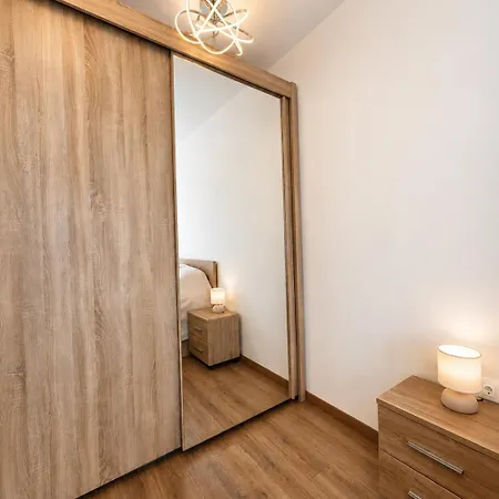 Azur Luxury - Private Garage - Steps From The Варна